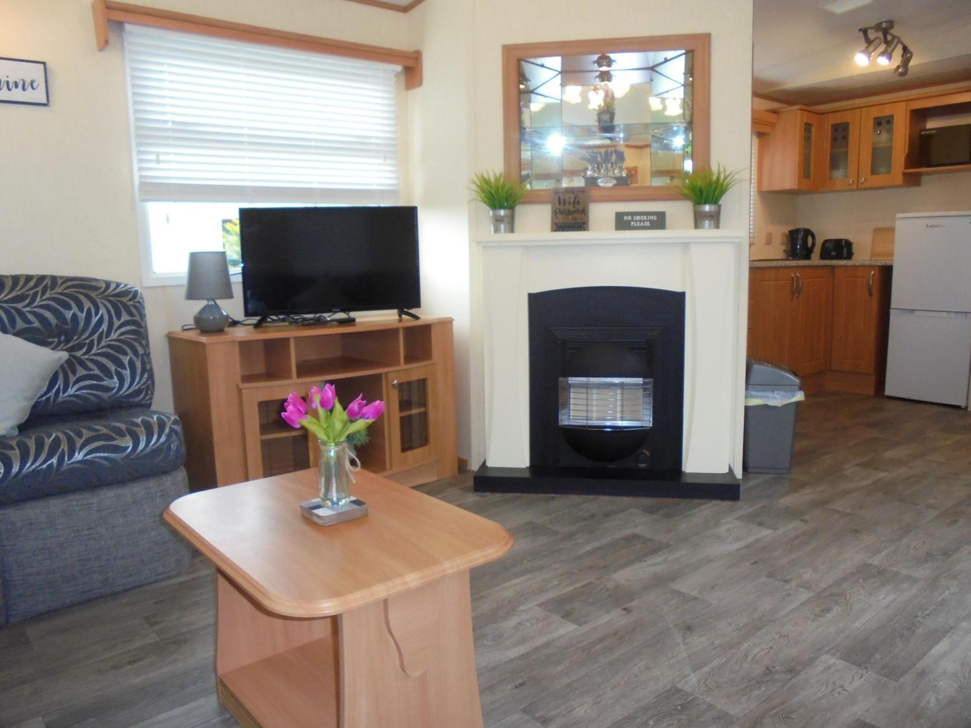 Modern 2 Bedroom Static Caravan - Lyons Kingsley Holiday Park - Pensarn, Abergele - Pet Friendly Eksteriør bilde