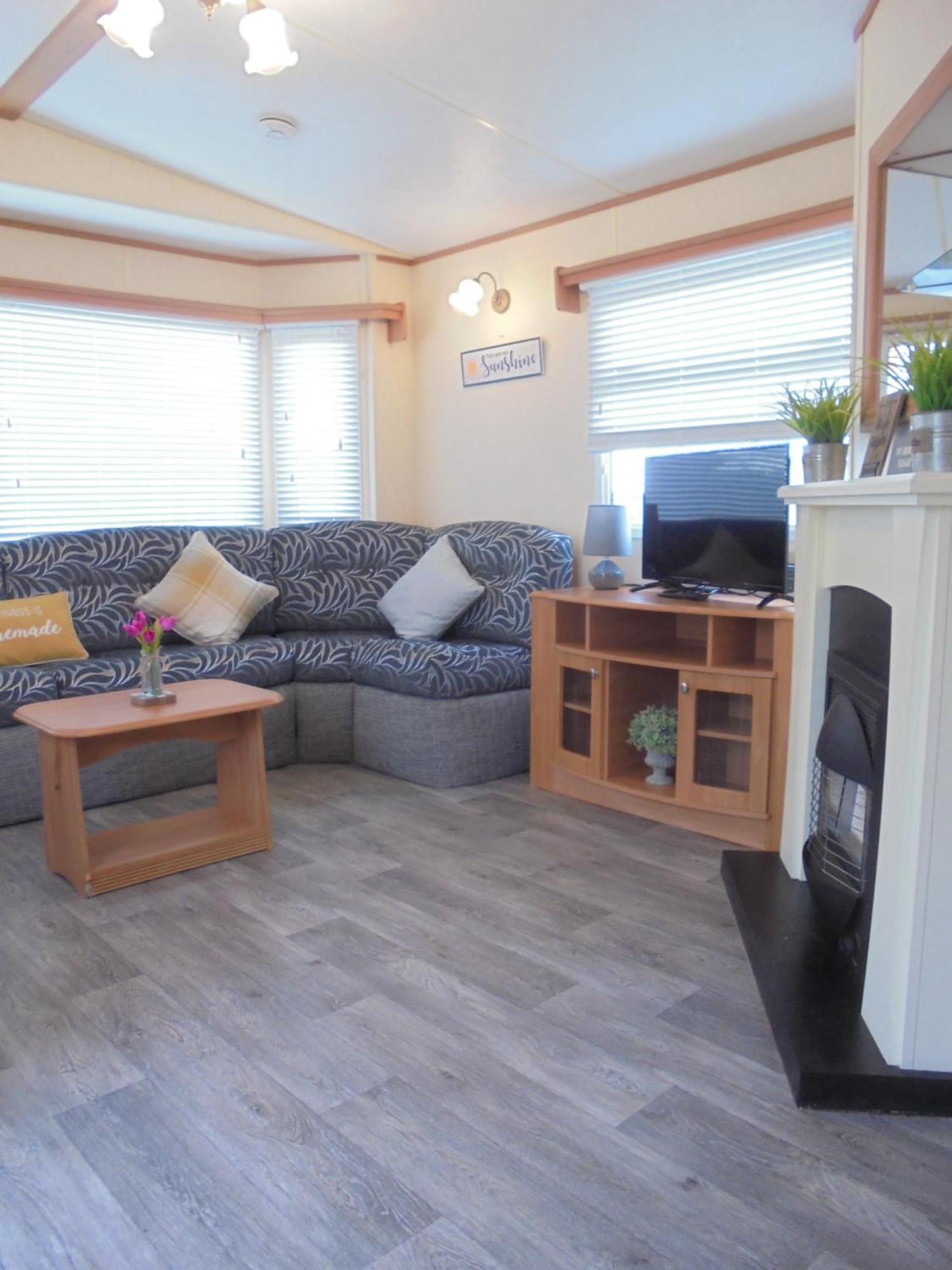 Modern 2 Bedroom Static Caravan - Lyons Kingsley Holiday Park - Pensarn, Abergele - Pet Friendly Eksteriør bilde