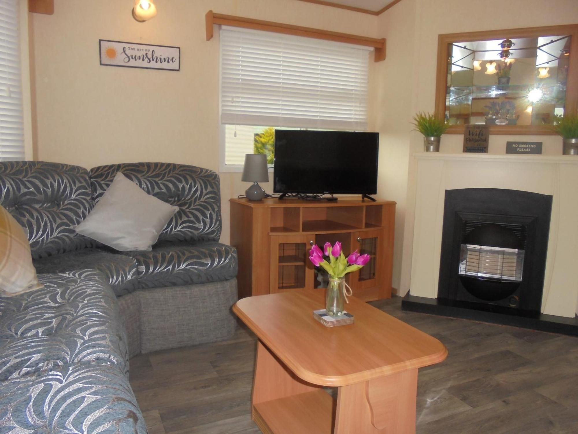 Modern 2 Bedroom Static Caravan - Lyons Kingsley Holiday Park - Pensarn, Abergele - Pet Friendly Eksteriør bilde